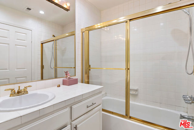 18730 Hatteras Street, Tarzana CA: https://media.crmls.org/mediaz/85d20386-fa29-4c97-9326-2b939617d039.jpg