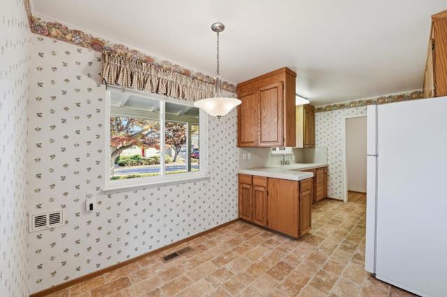 4975 Bel Escou Drive, San Jose CA: https://media.crmls.org/mediaz/85d31193-e5c1-4c4e-b169-8e3cf72331a1.jpg