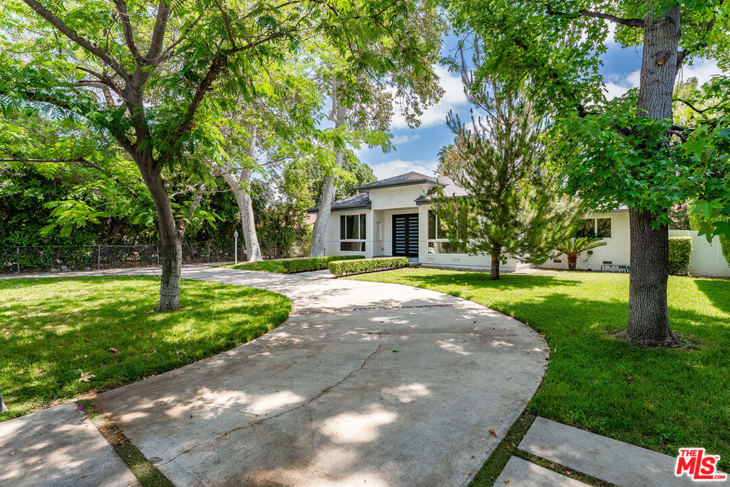 22904 Calvert Street — Traditional