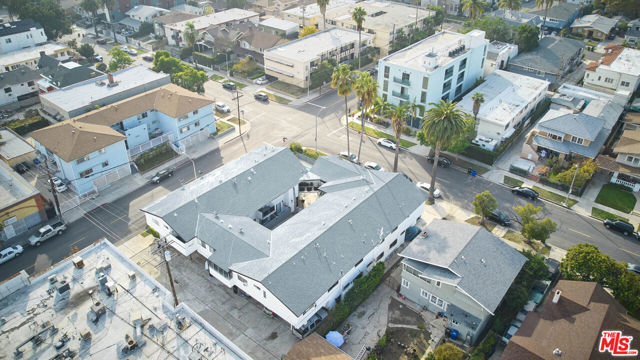 204 N Manhattan Place, Los Angeles CA: https://media.crmls.org/mediaz/85d3d12f-0044-4315-863e-92225fa86d71.jpg