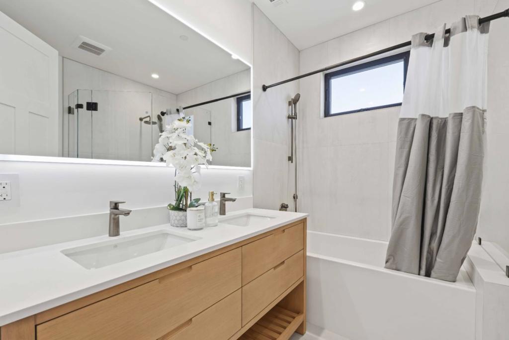 https://media.crmls.org/mediaz/85d4074e-0922-4009-9bae-279b44caaa07.jpg?preset=X-Large