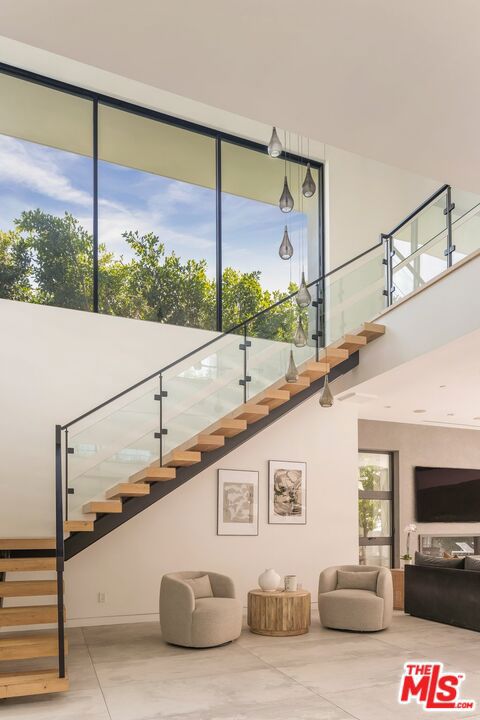 649 N Edinburgh Avenue, Los Angeles CA: https://media.crmls.org/mediaz/85d40fd1-9484-4c3f-8e1f-8f7db24ee6c5.jpg