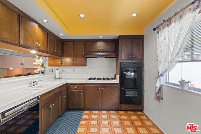 4731 La Villa Marina, Marina del Rey CA: https://media.crmls.org/mediaz/85d46d81-cfac-4d4d-b6e1-37e9900d252e.jpg