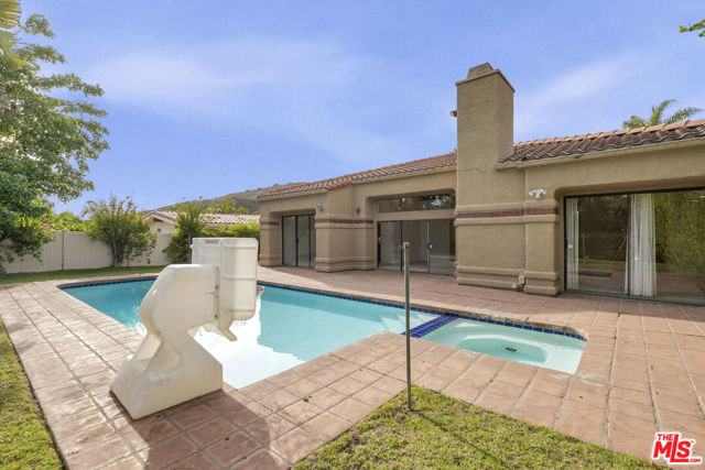 3516 Malibu Country Drive, Malibu CA: https://media.crmls.org/mediaz/85d4bb25-c310-4735-8006-966242301139.jpg