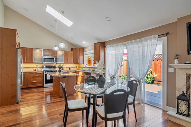 353 Meadowood Circle, San Ramon CA: https://media.crmls.org/mediaz/85d53014-386b-43b6-98a2-8b63172fbc34.jpg