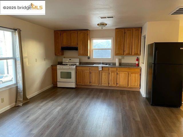 337 Oakland Avenue, Oakland CA: https://media.crmls.org/mediaz/85d5ba9f-bb29-411c-a374-038c9933c443.jpg