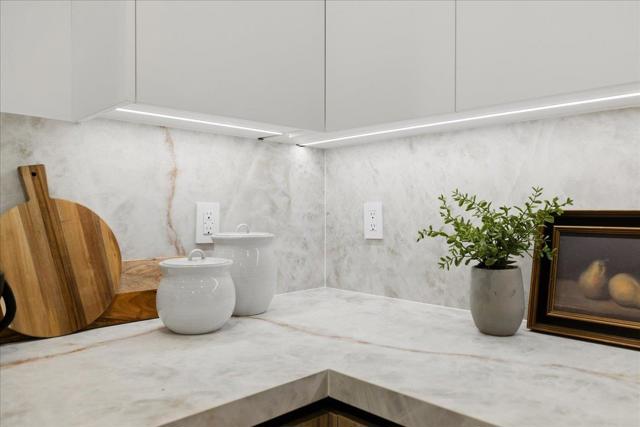 852 La Para Avenue, Palo Alto CA: https://media.crmls.org/mediaz/85d5bbb3-4586-46a1-9f67-ffb06fd4e8a1.jpg