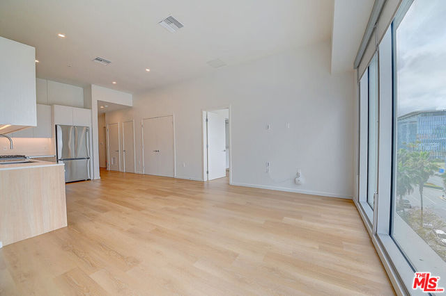 200 W Ocean Boulevard, Long Beach CA: https://media.crmls.org/mediaz/85d677e3-2f6d-4220-9f1c-da72b41c20cb.jpg