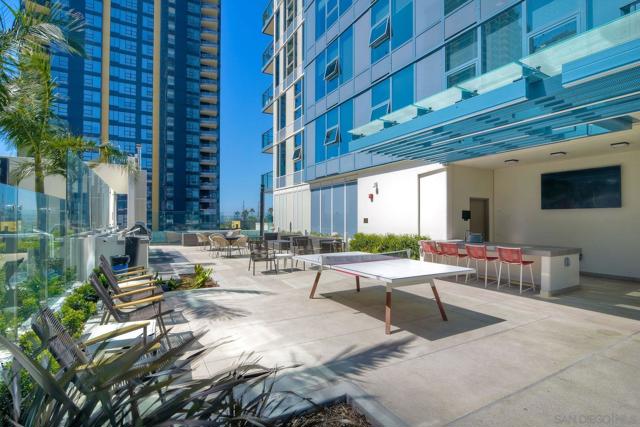 1388 Kettner Blvd, San Diego CA: https://media.crmls.org/mediaz/85d69102-d6e3-451f-aaaf-6d32d1f25c68.jpg