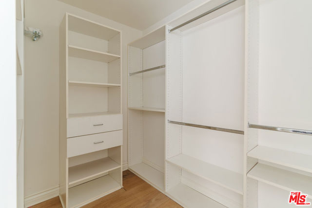 15514 Del Gado Drive, Sherman Oaks CA: https://media.crmls.org/mediaz/85d76599-104a-4d36-aaf3-32fe30411f85.jpg