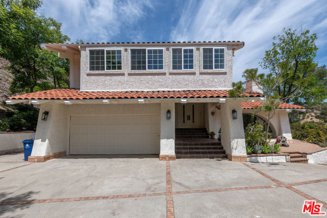 13033 Sky Valley Road, Los Angeles CA: https://media.crmls.org/mediaz/85d78eb6-1f84-405f-9884-c4f2faa1271d.jpg