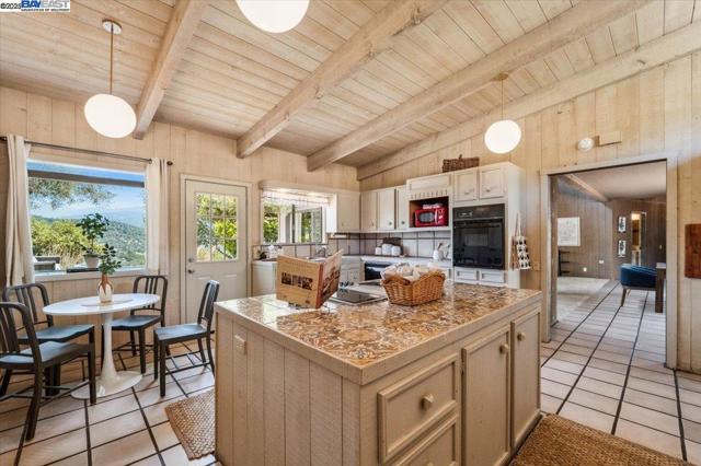 15335 Via Los Tulares, Carmel Valley CA: https://media.crmls.org/mediaz/85d7a5ba-429e-4736-9b33-40575d48e3df.jpg