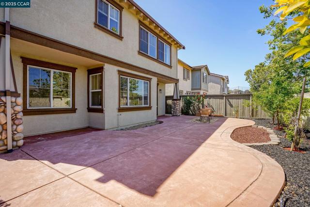 1162 Waverly Cir, Hercules CA: https://media.crmls.org/mediaz/85d81454-24f9-45a7-9b7d-07573823adae.jpg