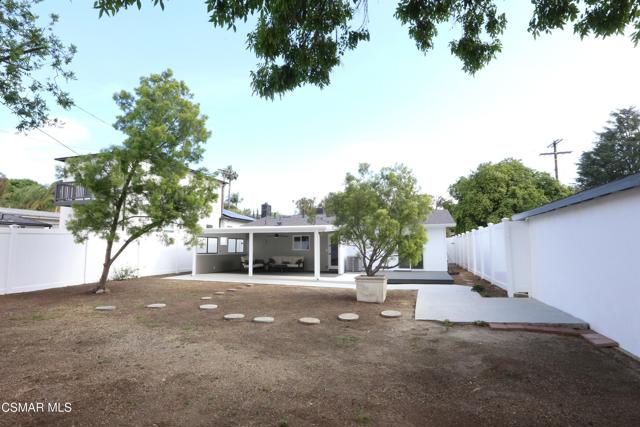 21935 Ybarra Road, Woodland Hills CA: https://media.crmls.org/mediaz/85d841f5-b706-491a-9f57-8824c82db70d.jpg