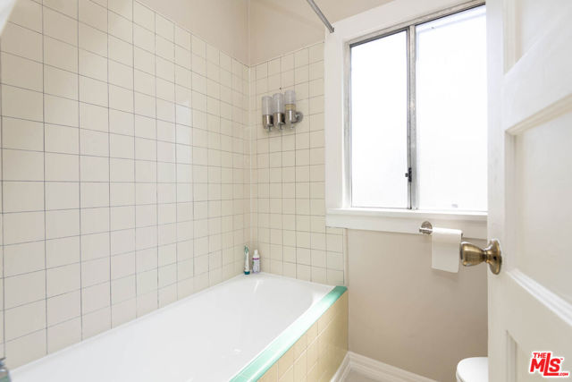 3022 Silver Lake Boulevard, Los Angeles CA: https://media.crmls.org/mediaz/85d88207-c7ec-4d4f-9644-52e97a8171e5.jpg