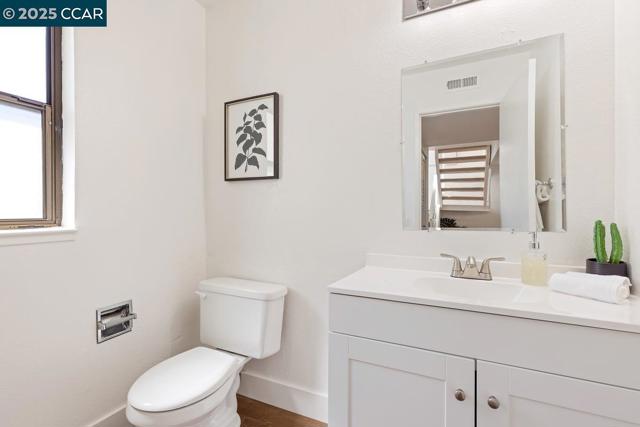 50 Mozden Ln, Pleasant Hill CA: https://media.crmls.org/mediaz/85d88f1c-34f9-4987-9b1d-b1205c6f349a.jpg