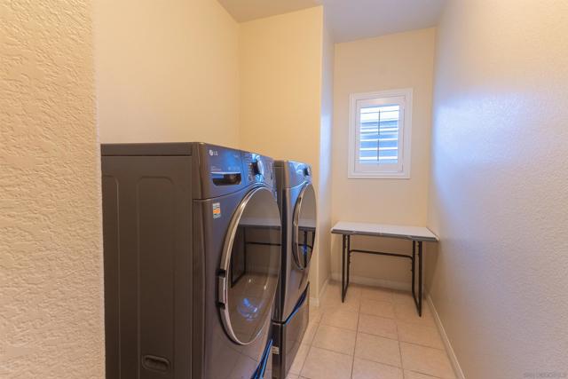 551 Dundee Ln, San Marcos CA: https://media.crmls.org/mediaz/85d8c4dd-6da5-4feb-8123-5357f082af00.jpg