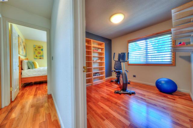6291 Calle Fuego, Pleasanton CA: https://media.crmls.org/mediaz/85d9d505-0cf8-4971-a85d-b1fceffc47b6.jpg