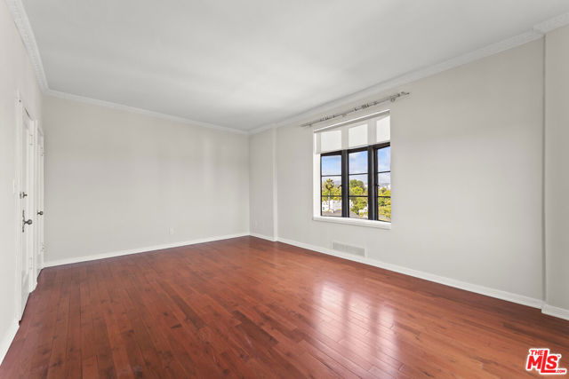 1314 N HAYWORTH Avenue, West Hollywood CA: https://media.crmls.org/mediaz/85d9fb01-0eaa-40d6-95c9-bebe96fb93ae.jpg