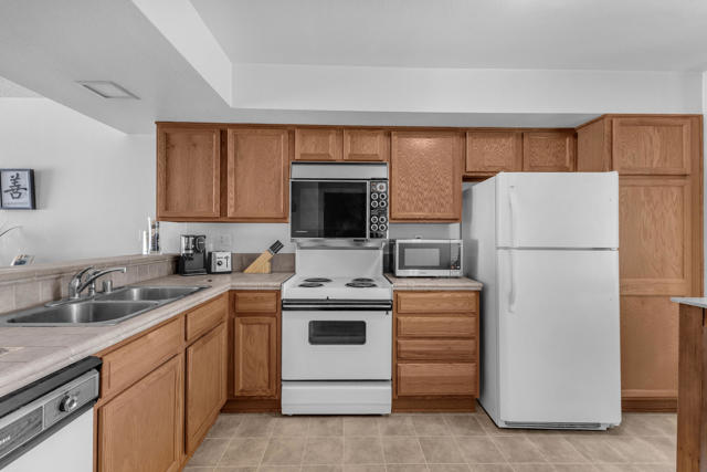 35970 Lindera Court, Rancho Mirage CA: https://media.crmls.org/mediaz/85da3435-41ed-4577-91a7-f0b2d5da6f43.jpg