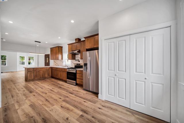 3035 Logan St, Oakland CA: https://media.crmls.org/mediaz/85da6cf4-8101-4229-a3b0-90fc3653e391.jpg