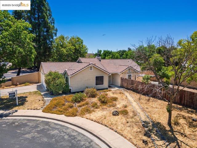 1927 Babbe St, Oakley CA: https://media.crmls.org/mediaz/85da7140-6cf3-42eb-b51c-7301f1533aca.jpg