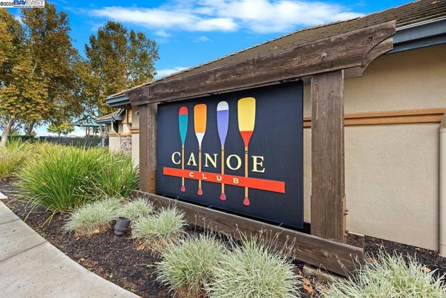 1050 Clear Lake Dr, Oakley CA: https://media.crmls.org/mediaz/85da8bda-0729-4b72-aafc-dfd3817b907e.jpg