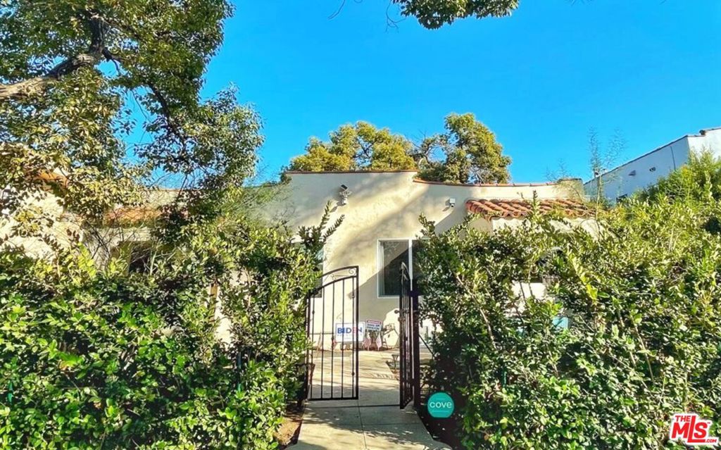 838 N Sycamore Avenue #2 — Traditional