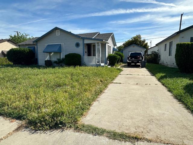 2042 E Mayfair, Fresno CA: https://media.crmls.org/mediaz/85db27b6-1f22-4758-8297-0f7aa91fb7fb.jpg