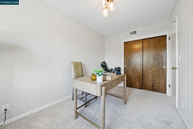 3938 Los Arabis Dr, Lafayette CA: https://media.crmls.org/mediaz/85db4c00-3f7f-43fe-8d16-49234d314e28.jpg