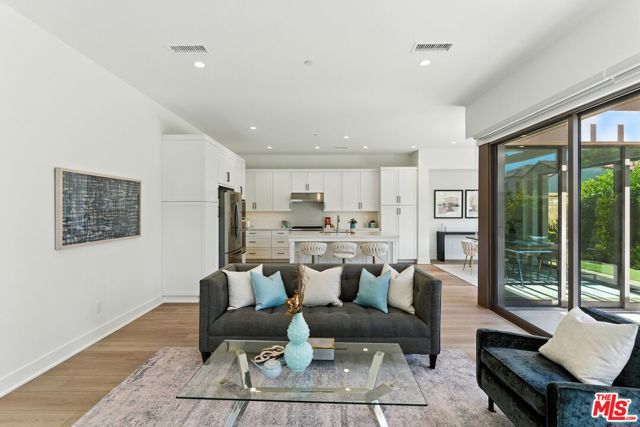 182 Plum Lily, Irvine CA: https://media.crmls.org/mediaz/85dc46d8-55a8-4936-ad86-28c8210031de.jpg
