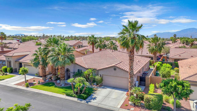 83881 Festivo Court, Indio CA: https://media.crmls.org/mediaz/85dc7495-779e-423d-a6b4-10e2e883b01c.jpg
