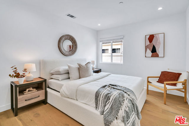 7832 Croydon Avenue, Los Angeles CA: https://media.crmls.org/mediaz/85dc85d6-3822-48a0-bdf8-4cdfcf40e5b3.jpg