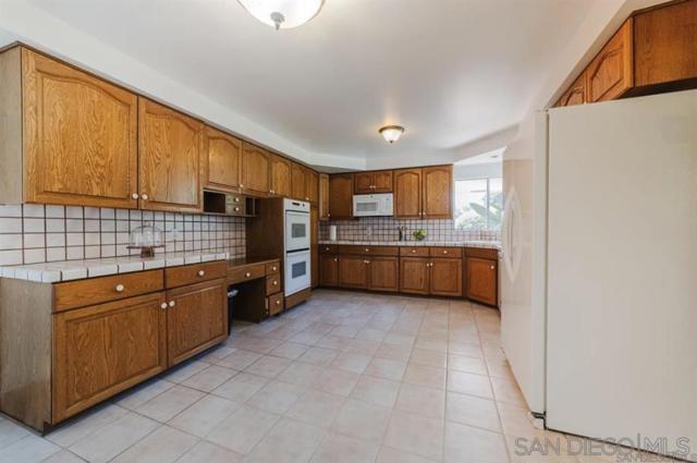 4844 La Cruz Pl, La Mesa CA: https://media.crmls.org/mediaz/85dc8b05-c820-4c93-b3bc-b107217ad0ef.jpg
