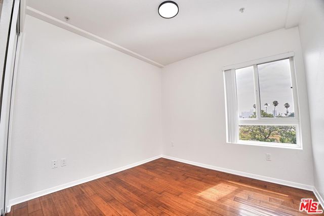 1401 S St Andrews Place, Los Angeles CA: https://media.crmls.org/mediaz/85dcd680-23ba-4e4c-834b-65538c234d22.jpg