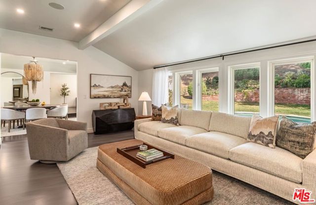 5840 Round Meadow Road, Hidden Hills CA: https://media.crmls.org/mediaz/85dd4dc6-b238-41b3-94f0-9dc76732dca3.jpg