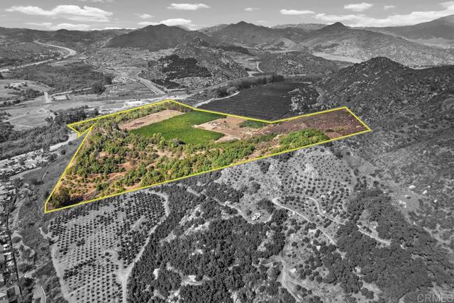 3264 Shearer Crossing, Fallbrook CA: https://media.crmls.org/mediaz/85de8699-0f4d-49ef-8486-0d07cf37bbaf.jpg