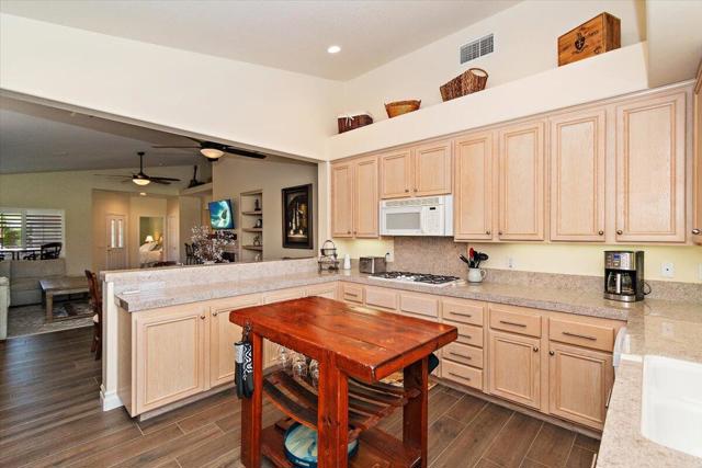 Image 11 of 39 For 45703 Spyglass Hill Street