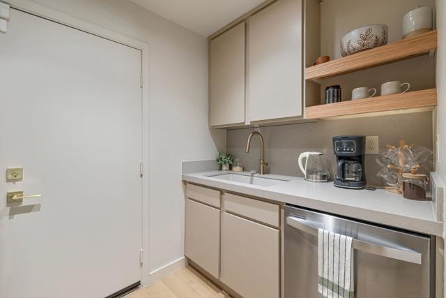 Image 61 of 76 For 79938 Dewsbury Drive