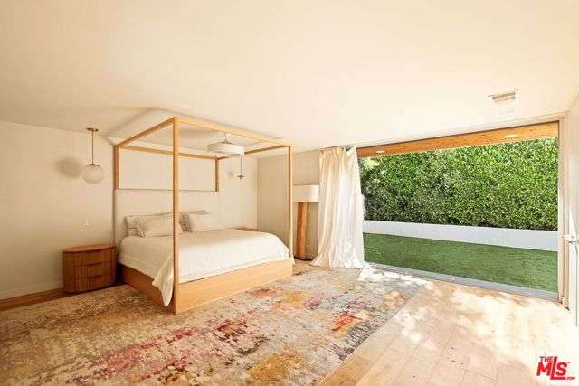 6641 Bedford Avenue, Los Angeles CA: https://media.crmls.org/mediaz/85e14716-376a-4cca-80a9-061679c12a28.jpg