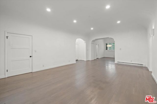 1218 N La Cienega Boulevard, West Hollywood CA: https://media.crmls.org/mediaz/85e1551e-7493-43d7-b99b-e59fd51a260f.jpg