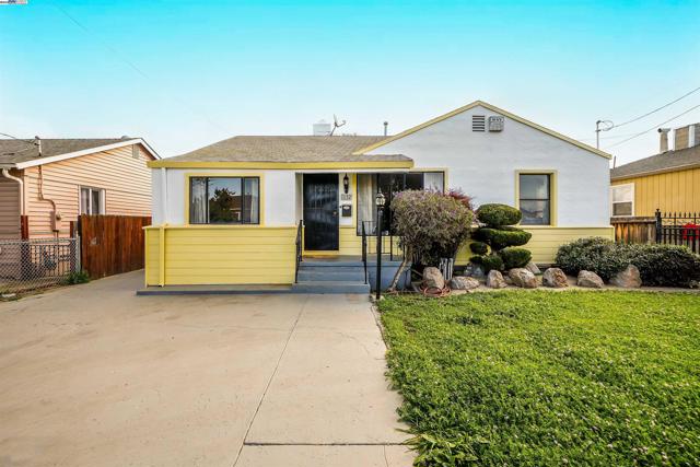 11132 Acalanes Dr, Oakland CA: https://media.crmls.org/mediaz/85e1cb5c-6af9-437c-a837-17d66ac931e1.jpg