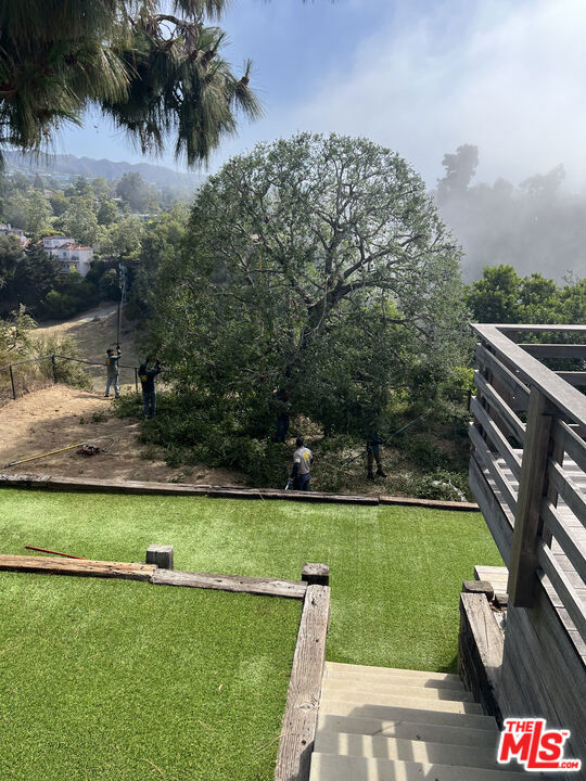 372 N Grenola Street, Pacific Palisades CA: https://media.crmls.org/mediaz/85e1d296-1168-41ca-a7d2-8c5c0c85aa75.jpg