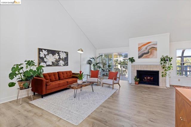 Image 6 of 32 For 4493 Montgomery St  6