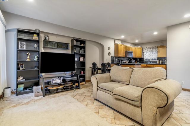 Image 12 of 23 For 22967 Maud Ave