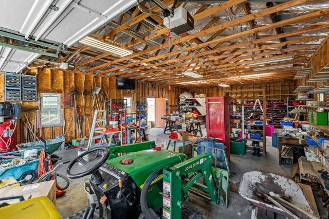 6132 Rainbow Heights Rd, Fallbrook CA: https://media.crmls.org/mediaz/85e43fc8-db4f-4635-8d1f-c35759154270.jpg