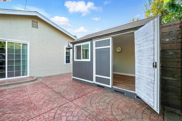 7412 Birkdale Dr, Newark CA: https://media.crmls.org/mediaz/85e4b3ee-f3a2-4423-8271-1373e2be3cc8.jpg
