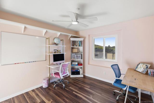 1328 Woodhaven Dr, Oceanside CA: https://media.crmls.org/mediaz/85e4bf49-58bd-461c-b9d4-bc1d878f46c1.jpg