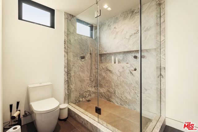 2205 Ocean Front Walk, Venice CA: https://media.crmls.org/mediaz/85e4d25c-9f83-4f00-8985-54e56168fff0.jpg