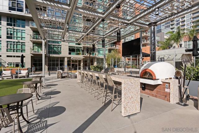 800 The Mark, San Diego CA: https://media.crmls.org/mediaz/85e576d7-ade6-487c-a6b0-2227892b55de.jpg